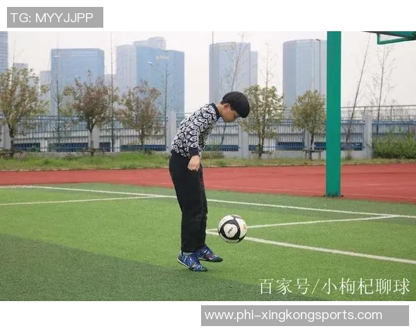 提升足球技巧的颠球训练方法与注意事项分享